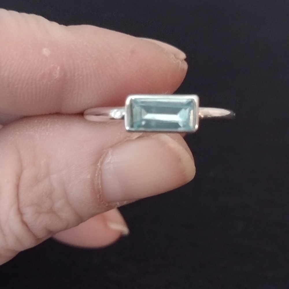 Elegant Silver and Blue Gemstone Ring Set - Picture 3 of 5